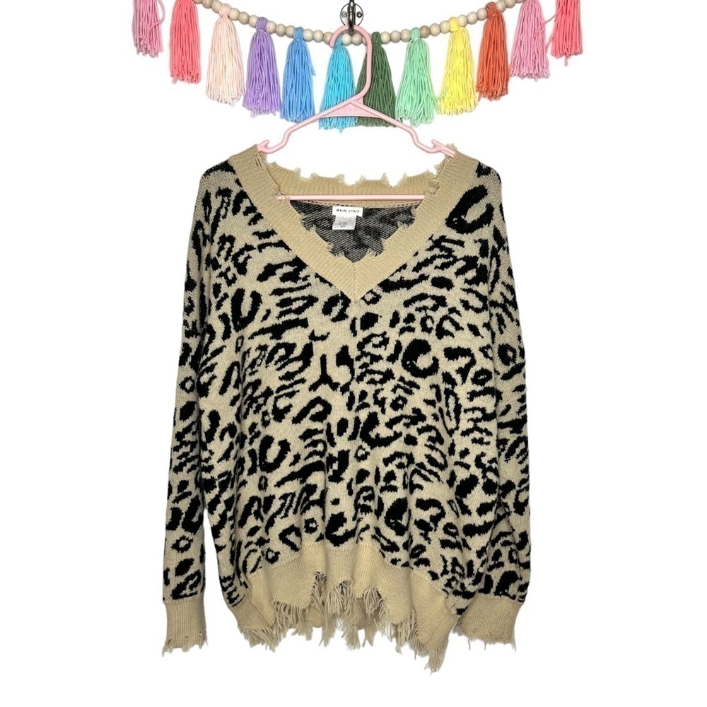Main Strip Leopard Cheetah Distressed Fringe V-Neck Knitted Sweater Size Medium